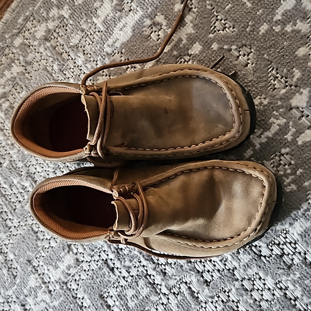 Youth twisted x driving mocs size 2.5